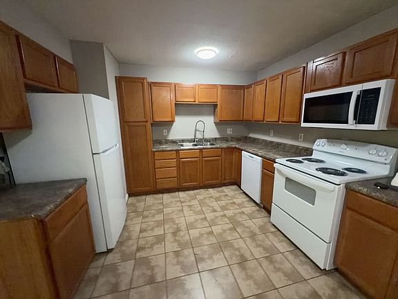 5th image of 10805 Bennington Ave