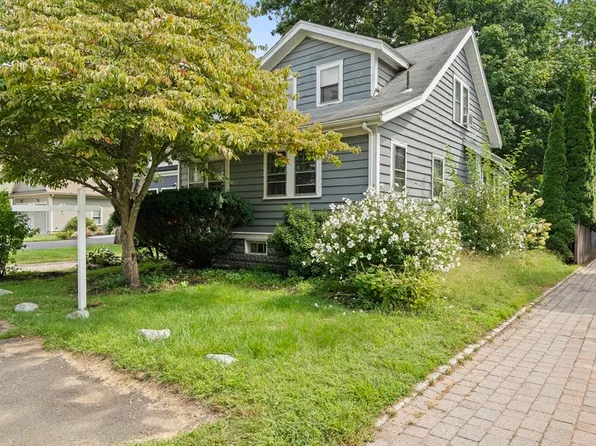 72 Valleyfield St, Lexington, MA 02421