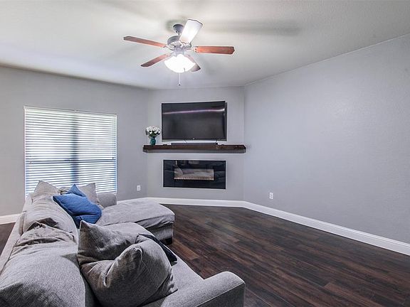4th image of 620 Torero Dr