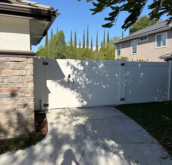 6235 Penfield Ave — Photo 3