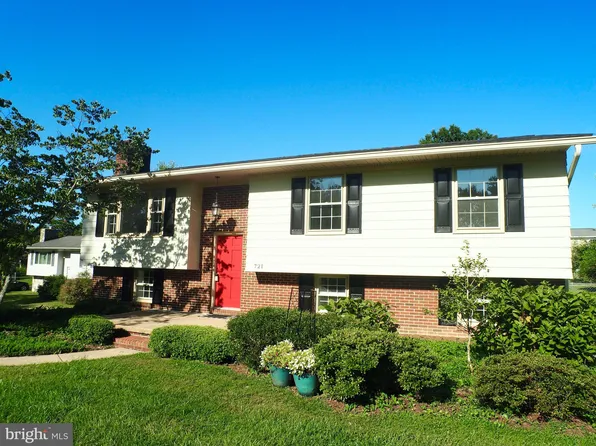 721 Scott Dr, Fredericksburg, VA 22405