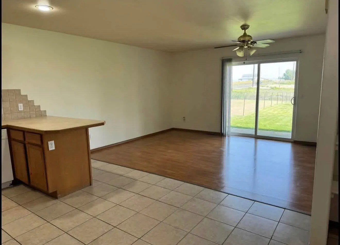 3 bed, 1300 sqft, $1,800 — Photo 2