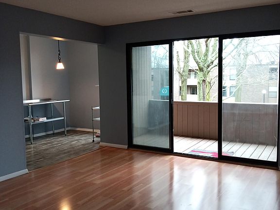 2nd image of 10 Shrewsbury Green Dr Unit I