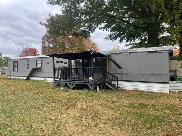 105 Chestnut Ln, Daniels, WV 25832