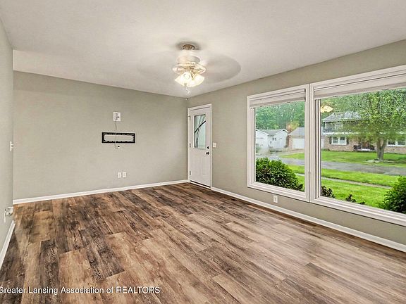 3rd image of 1706 Laurelwood Dr