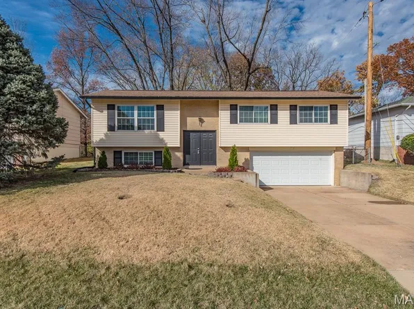 2341 McKelvey Rd, Maryland Heights, MO 63043