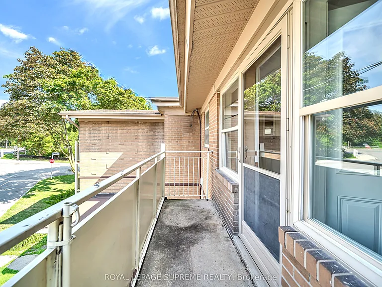135 Kingsway Cres #4 — Photo 30