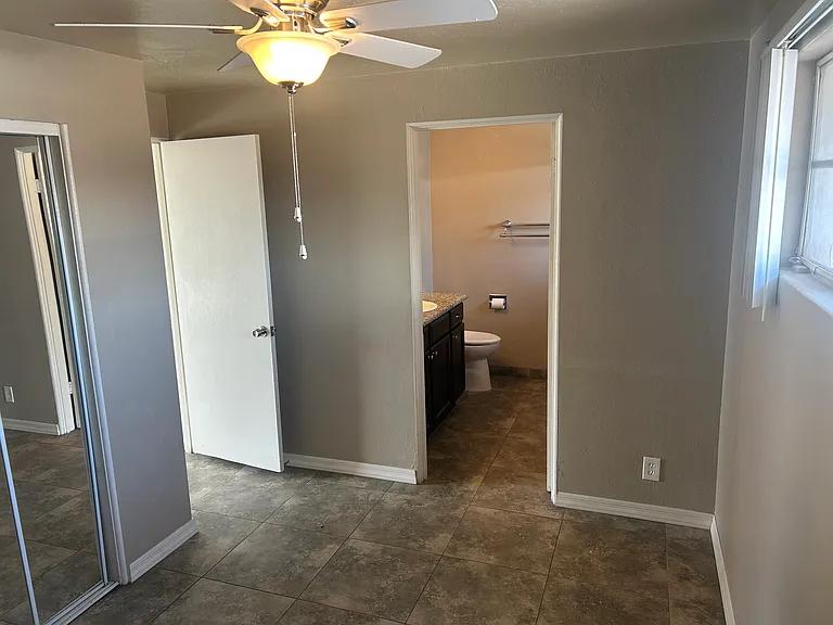 1122 E Maryland Ave #12 — Photo 7