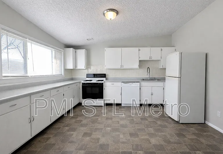 8439 Alder Ave — Photo 3