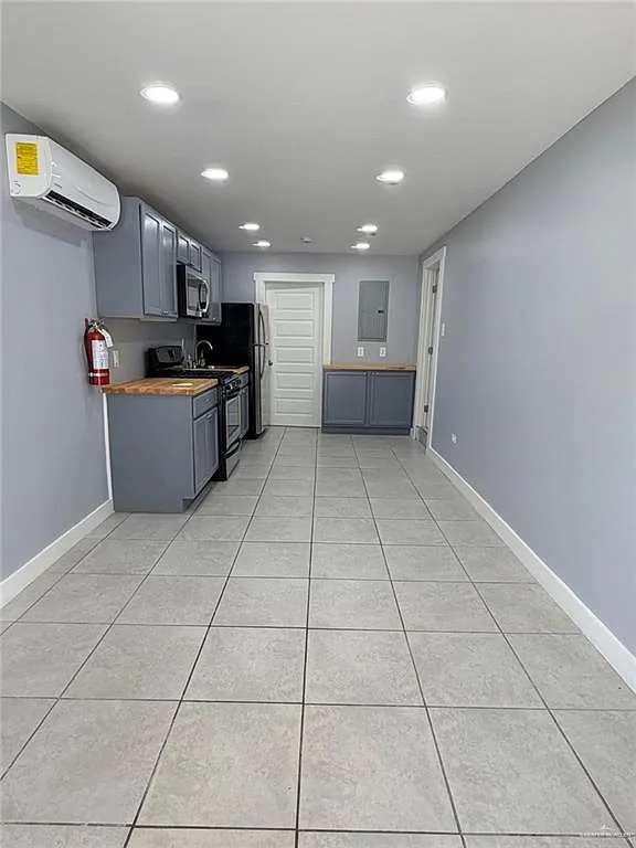 1 bed, 1.0 bath, 2298 sqft, $975 — Photo 2