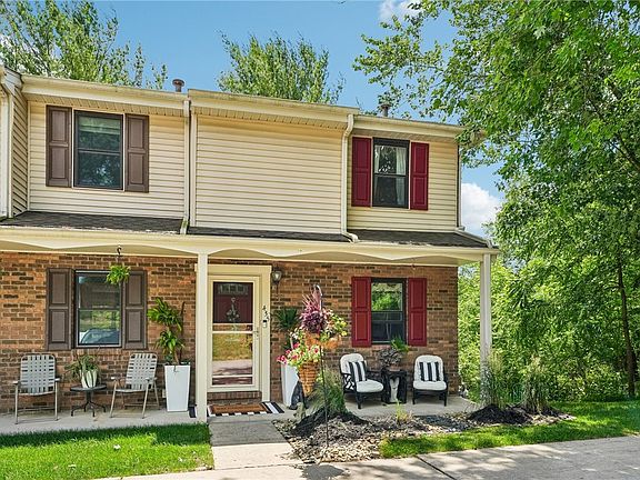 2nd image of 435 Brookside Ct