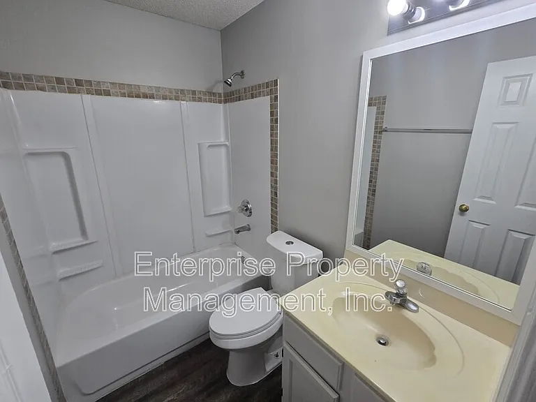 4444 Longtree Cv — Photo 16