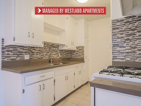 4th image of 15-828 W Beach Ave #15