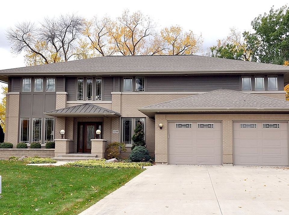 Waterfront Retreat Lifestyle!