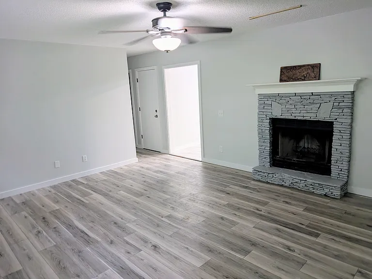 130 Hillside Dr — Photo 4