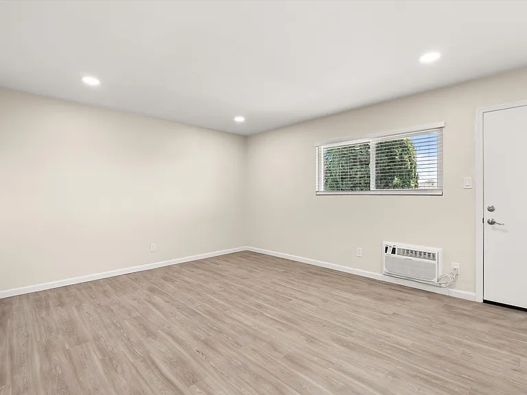 Tyler Arms Apartments - Riverside, CA — Photo 21