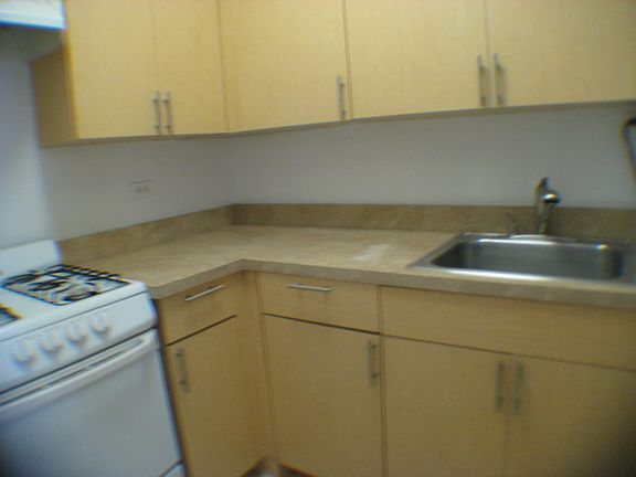 2nd image of 3415 Parsons Blvd APT 6G