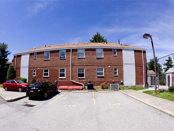3rd image of 6853 Cloverdale Blvd
