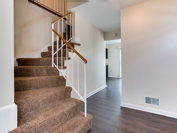 4th image of 12864 Hyannis Ln