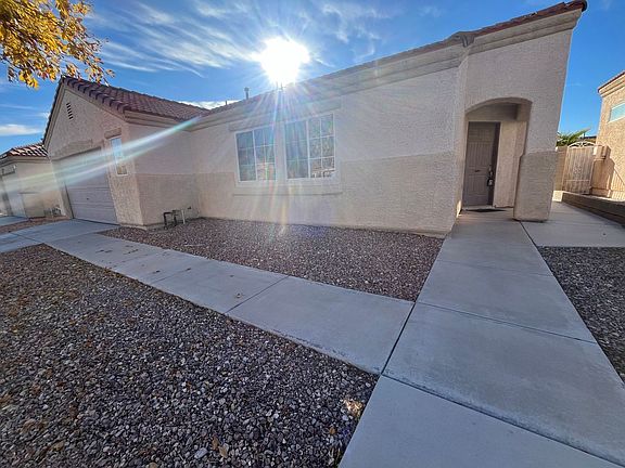 3rd image of 625 Blossom Berry Ct