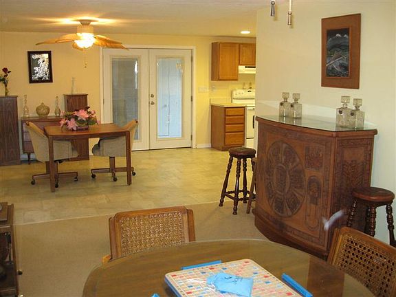 3rd image of 207 Silverstone Dr