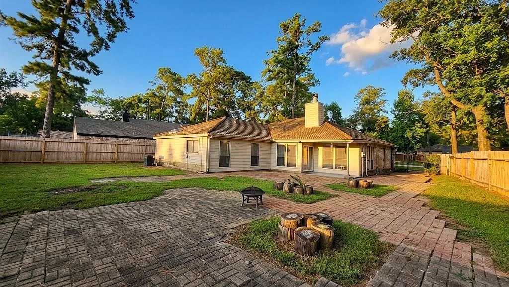 3 bed, 2.0 bath, 1840 sqft, $2,000 — Photo 2