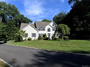17 Jacobs Ln, Bethel, CT 06801