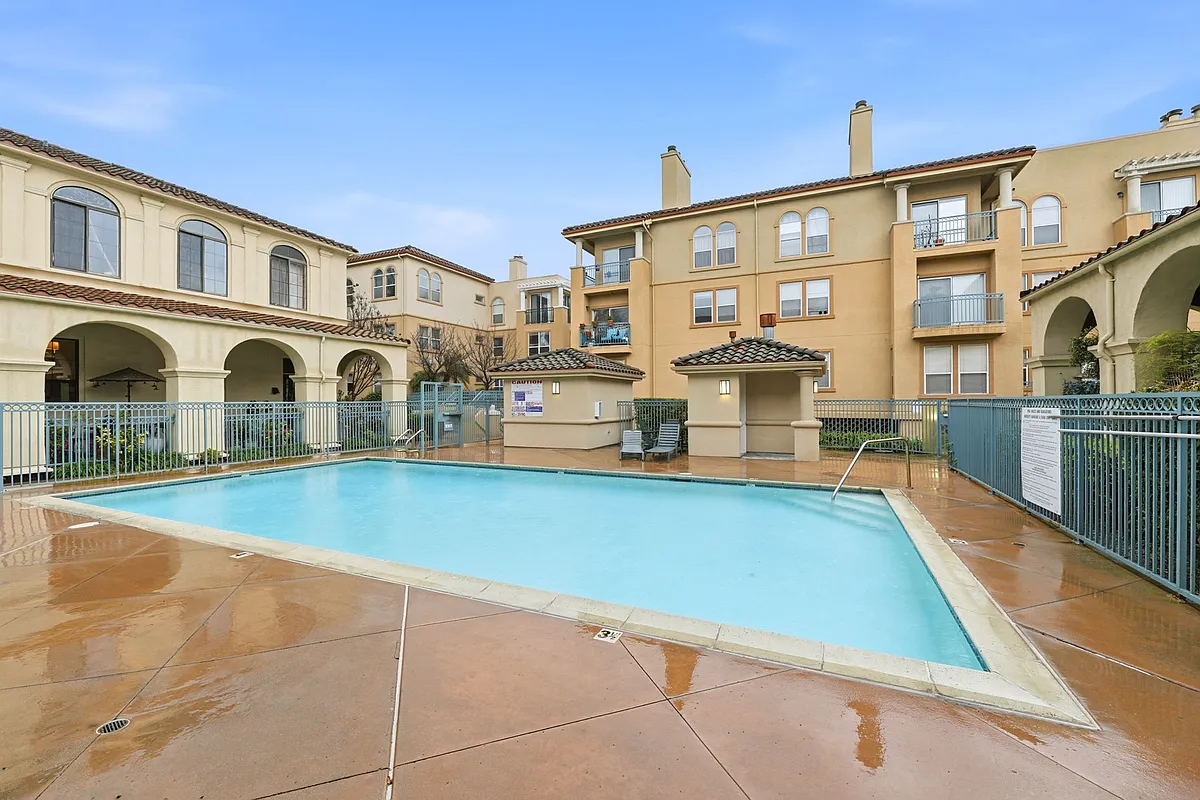 Building Photo - 951 S 12th St #220