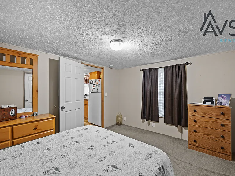 398 Volliedale Dr — Photo 9
