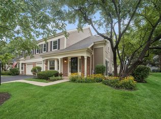 1935 Charter Point Dr, Arlington Heights, IL 60004