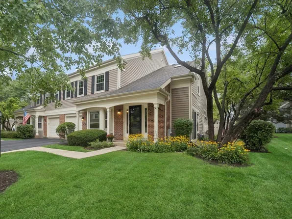 1935 N Charter Point Dr, Arlington Heights, IL 60004