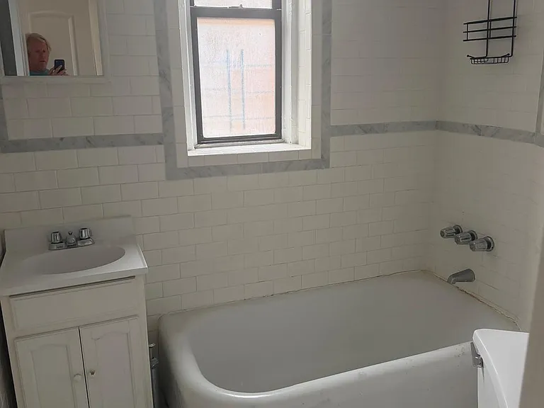 520 W 213th St #6H — Photo 3