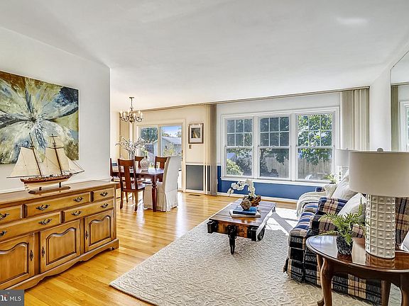 4th image of 2 Leonard Ct