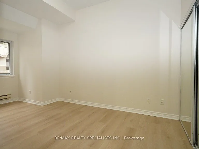 330 Princess Royal Dr #320 — Photo 17