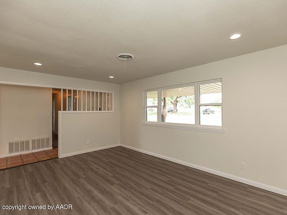 3rd image of 1422 9th Ave