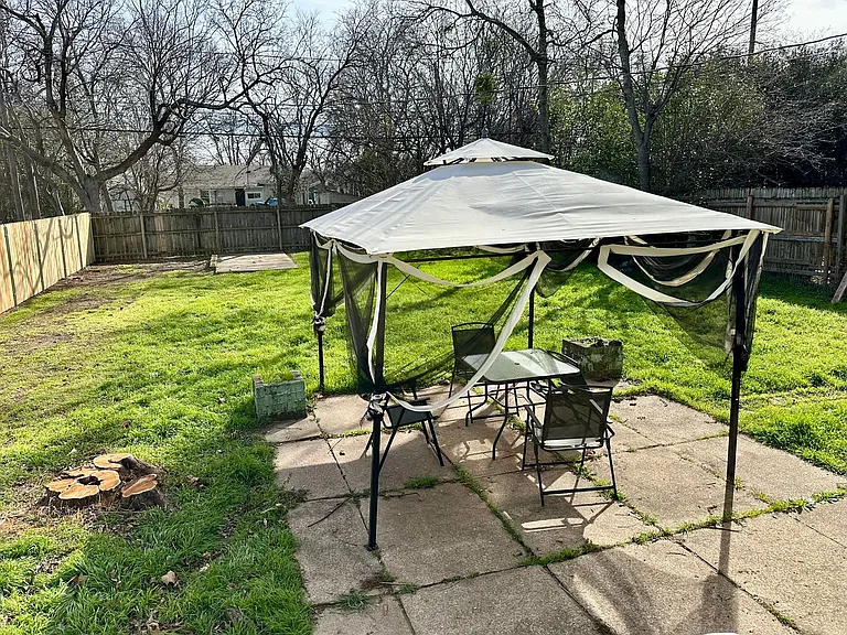 2712 Mitchell Ave — Photo 3