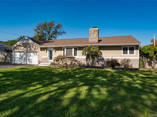 87 Bayway Avenue, Bay Shore, NY 11706