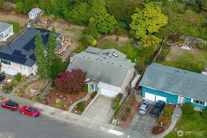 3rd image of 1561 S MacArthur Street