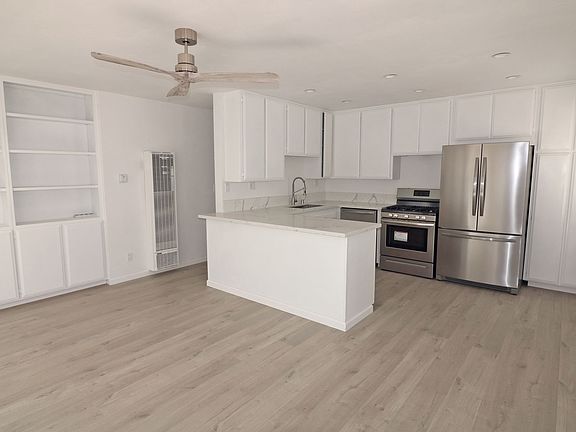 5th image of 3909-15 Lamont St #3915