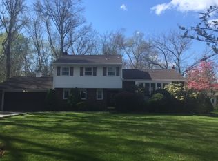 215 Tanglewood Ct, Franklin Lakes, NJ 07417