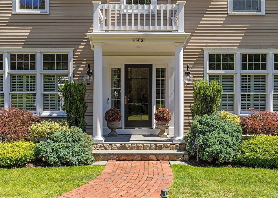 1st image of 442 Bay Ln