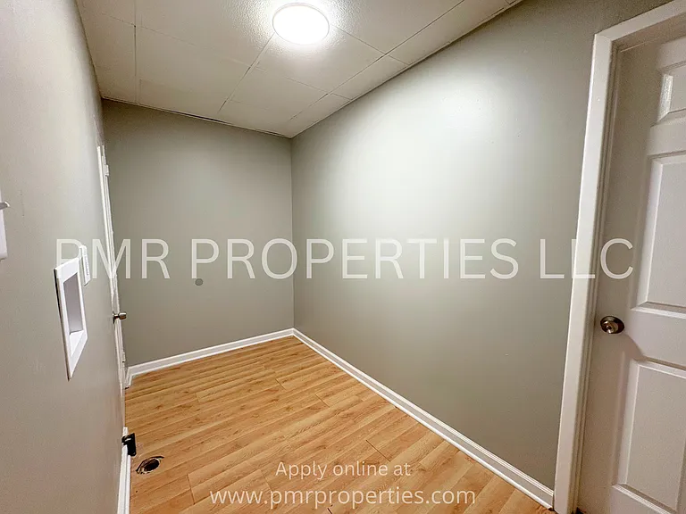 3005 N 8th St — Photo 9