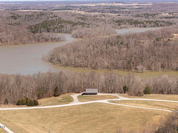 2nd image of 511 Indian Cliff Rd