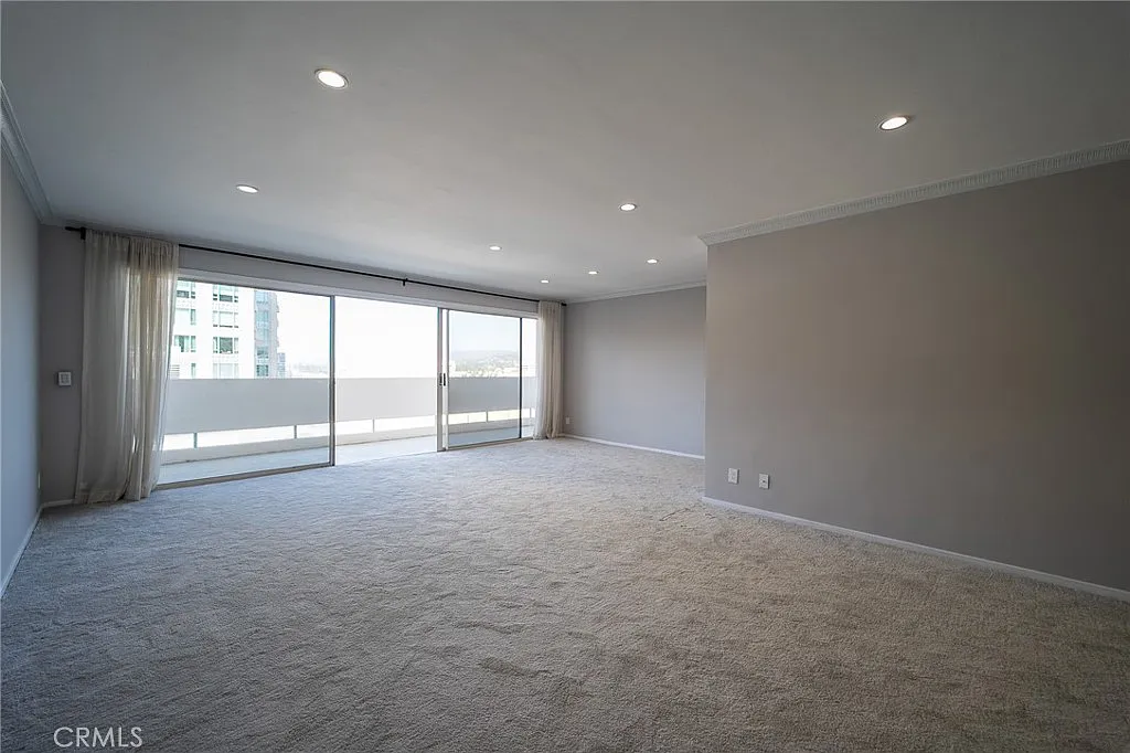 1 bed, 1099 sqft, $3,950 — Photo 3