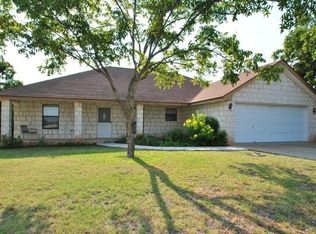 704 S Creek St, Fredericksburg, TX 78624