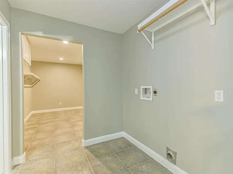 15320 Mound Rd — Photo 38