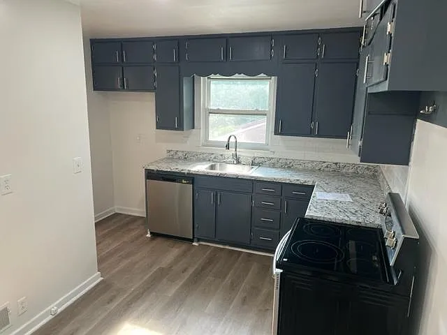 Unit Photo - 641 26th Ave NW
