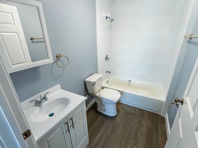 10374 Long Beach Blvd #H — Photo 20