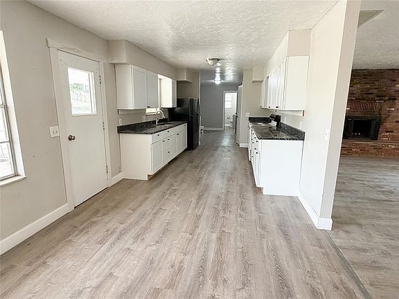 5th image of 306 W 9th St