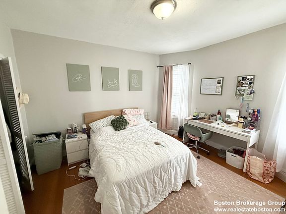 4th image of 17 Sachem St #1